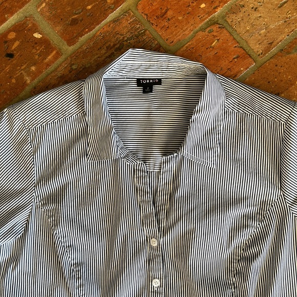 Torrid poplin button front shirt sz2x - Picture 6 of 12